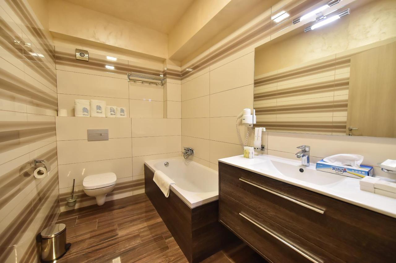 White Tower Private Apartment Beach View Mamaia Exteriör bild